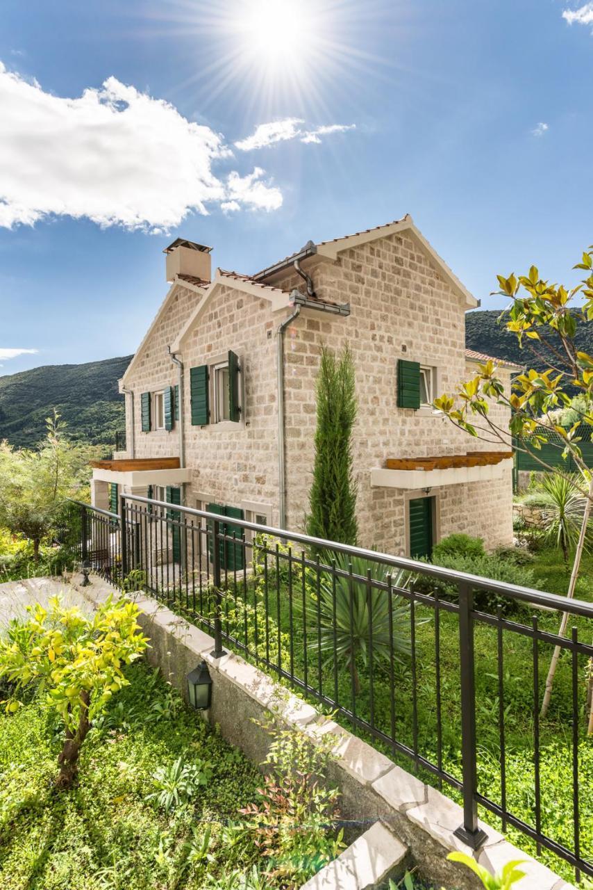 Villa Lavender House With Shared Pool à Herceg Novi Extérieur photo